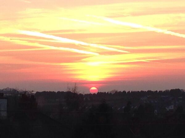 Love a sunset :-) http://t.co/BGHZzBimAF - embedded image