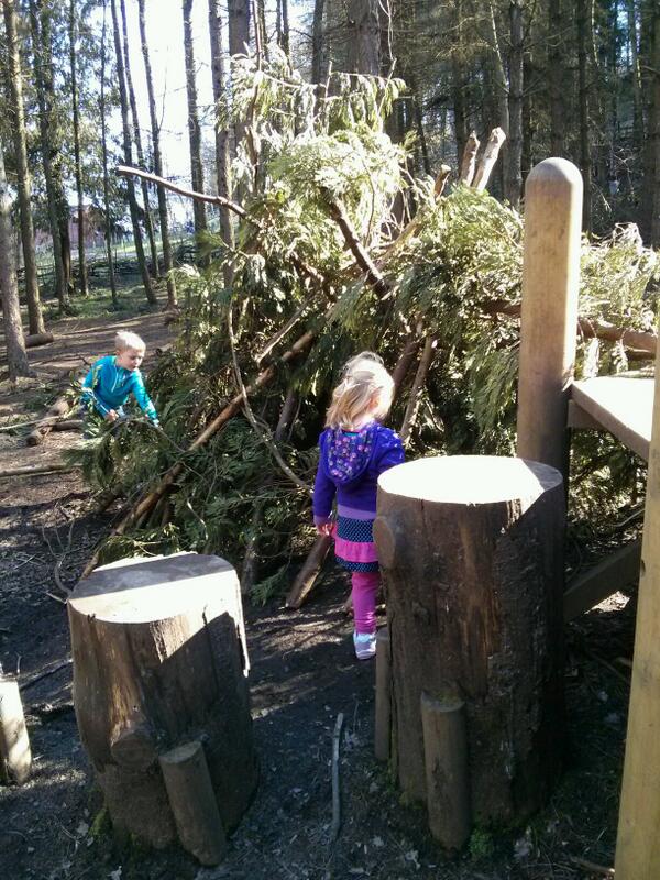 It seems I've not forgotten how to make a den. http://t.co/L37UJskf4W - embedded image