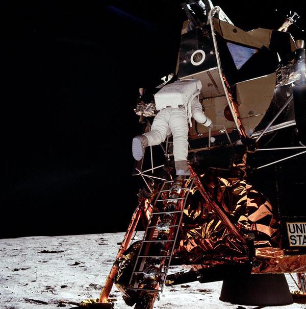 RT As I made my way down the ladder I partially closed the hatch. Being careful not to lock it on my way out. #Apollo11  - embedded image 