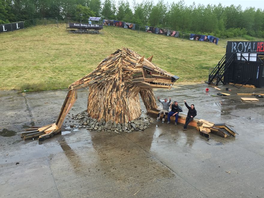 RT Gorgeous Hulking Sculptures Created From Scrap Wood & Other Discarded Construction Materials https://t.co/WIcjOCMZ9e  - embedded image 