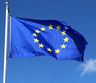 RT Not to be facetious but the Queen's hat looks like the European Union flag  - embedded image 2