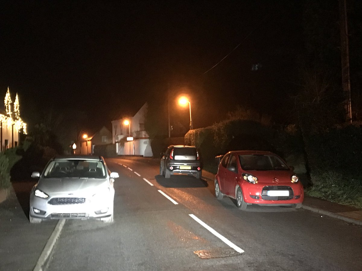 RT Please remember emergency vehicles come in all shapes and sizes! #ThinkBeforeYouPark  #Burcot #Bromsgrove  - embedded image 