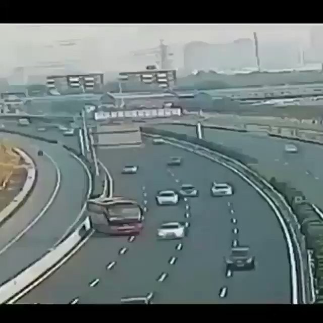 RT Seems like a safe place to do a to turn.   - embedded image 